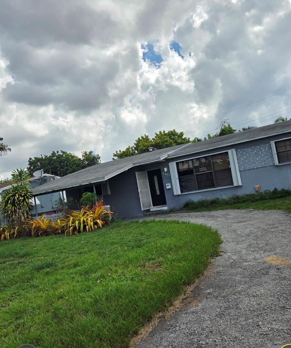 Charming 3 bed, 2 bath single-family home with a spacious living area and a large fenced in backyard—perfect to bring the toys! No HOA, plenty of parking, and Section 8 welcome. First, last, and security deposit required. A great space for families or investors seeking comfort and convenience.