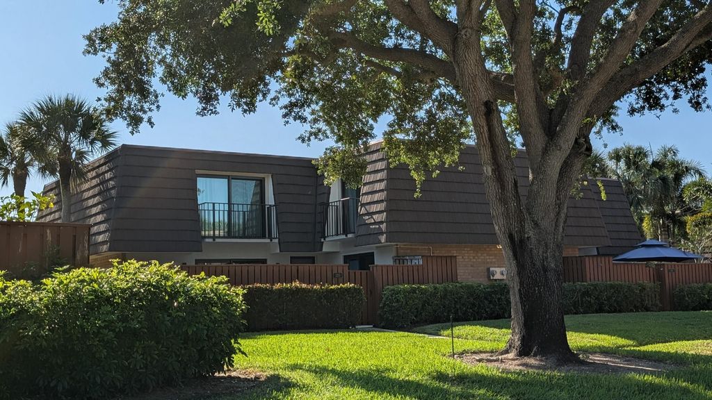 Photo of 1205 12th Court, Jupiter, FL 33477 (MLS # B26009185)