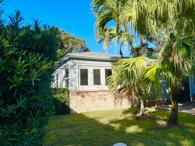421 N Ocean Breeze