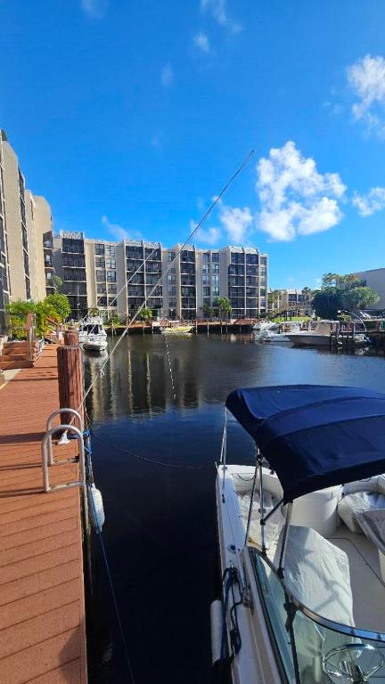 4 Royal Palm Way 6050