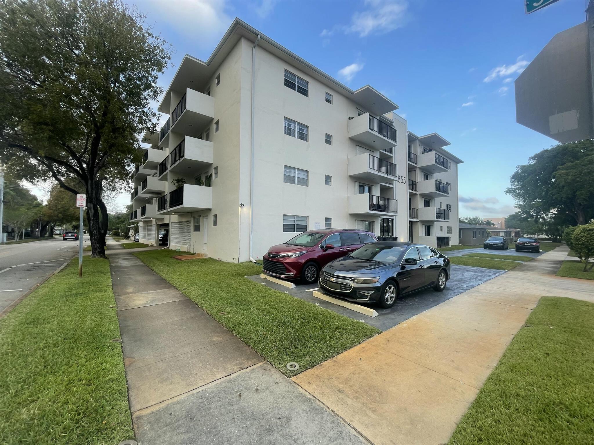 1855 Plunkett Street 304