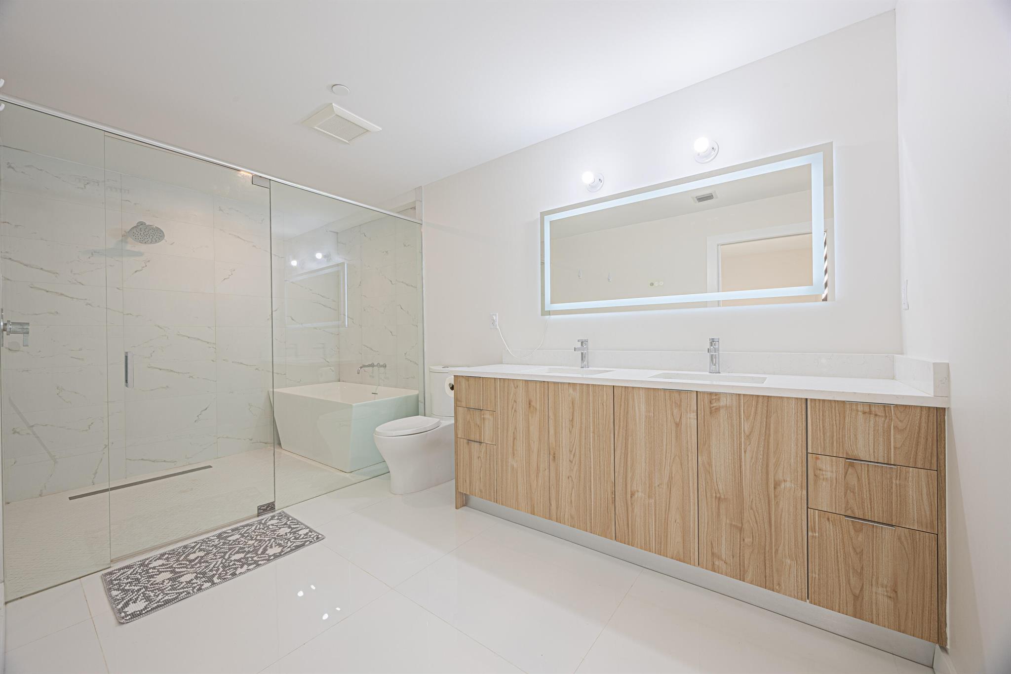 ALORA LUXURY CONDO - Residential Lease