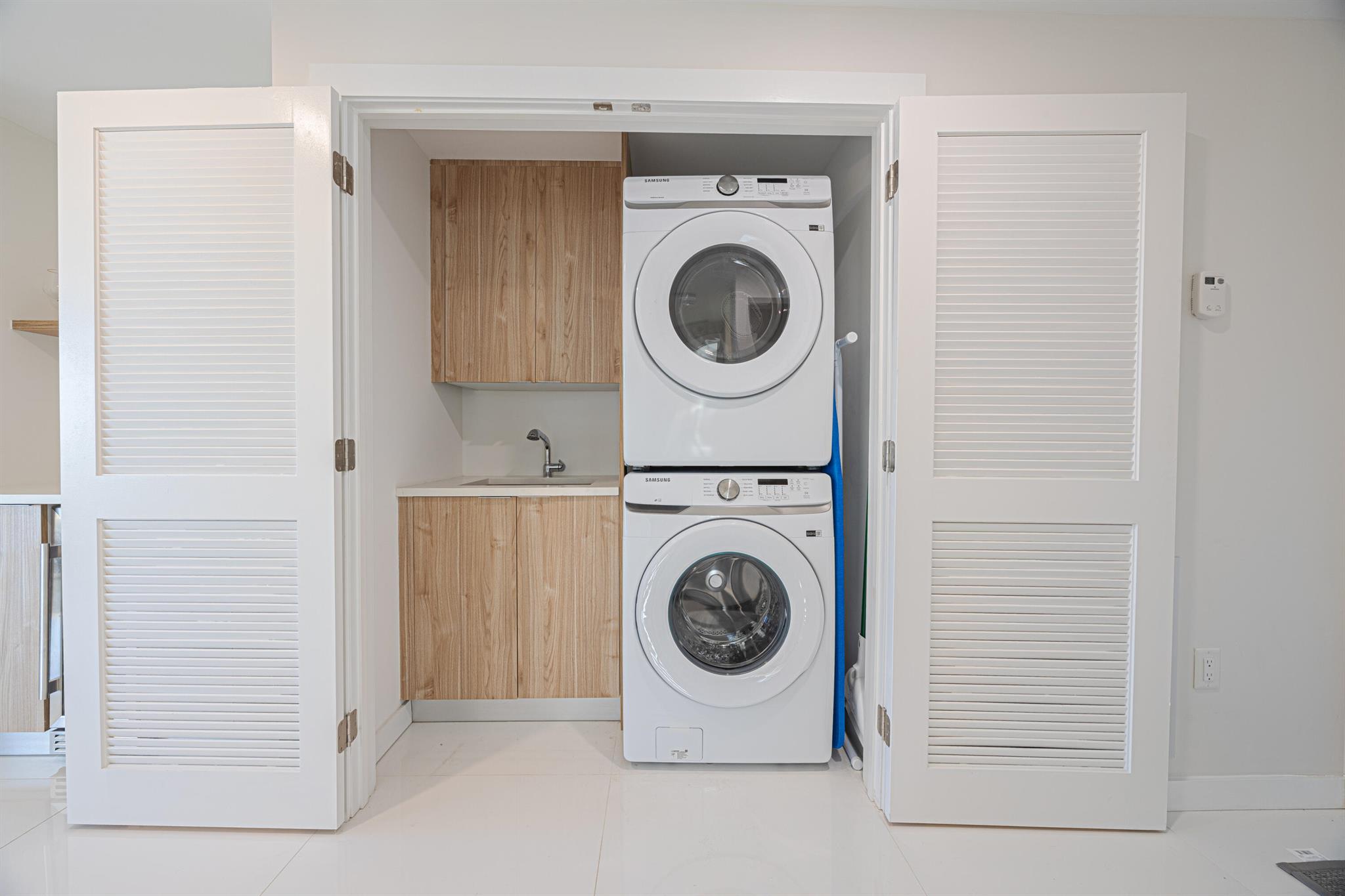 ALORA LUXURY CONDO - Residential Lease