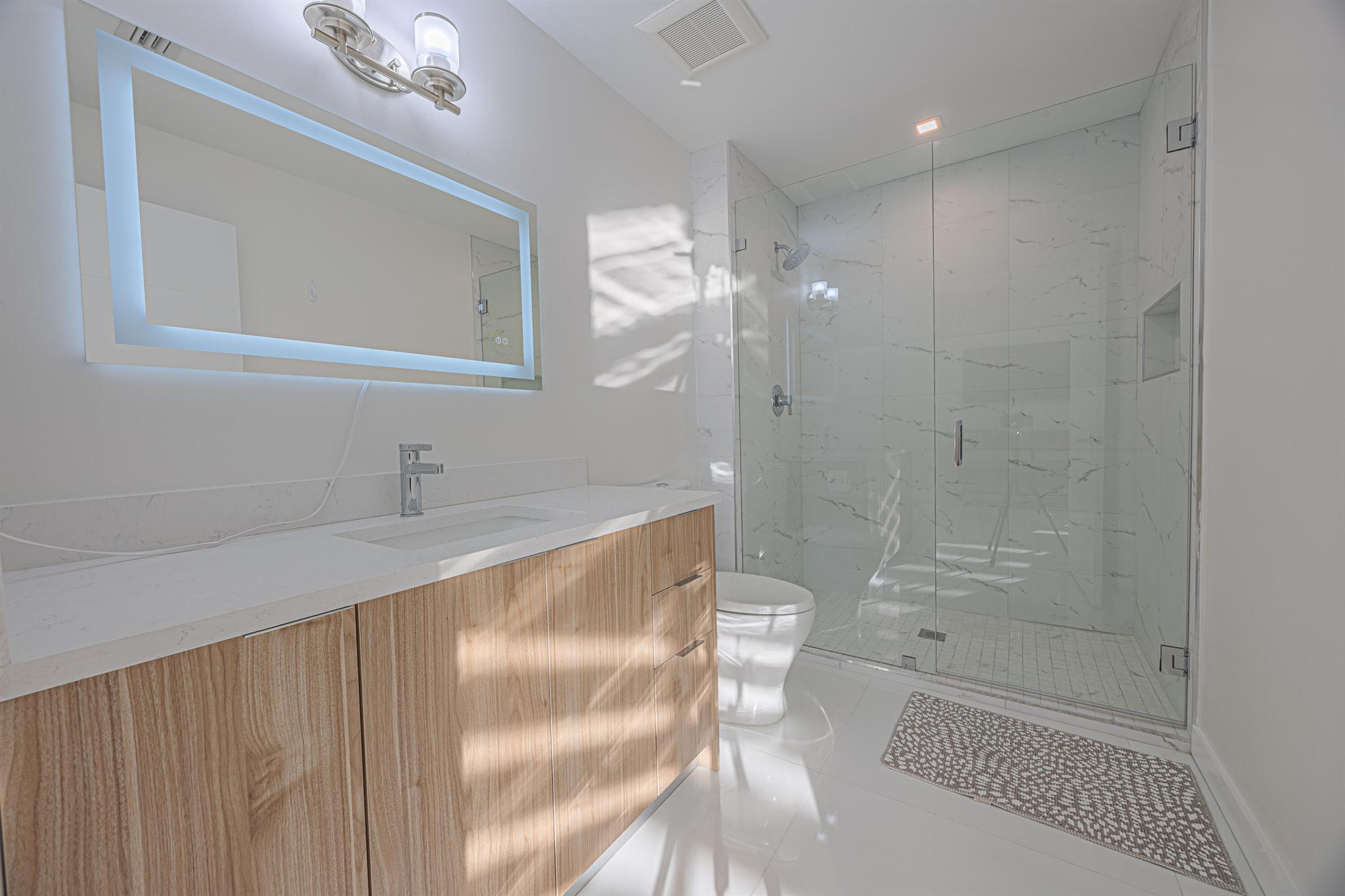 ALORA LUXURY CONDO - Residential Lease