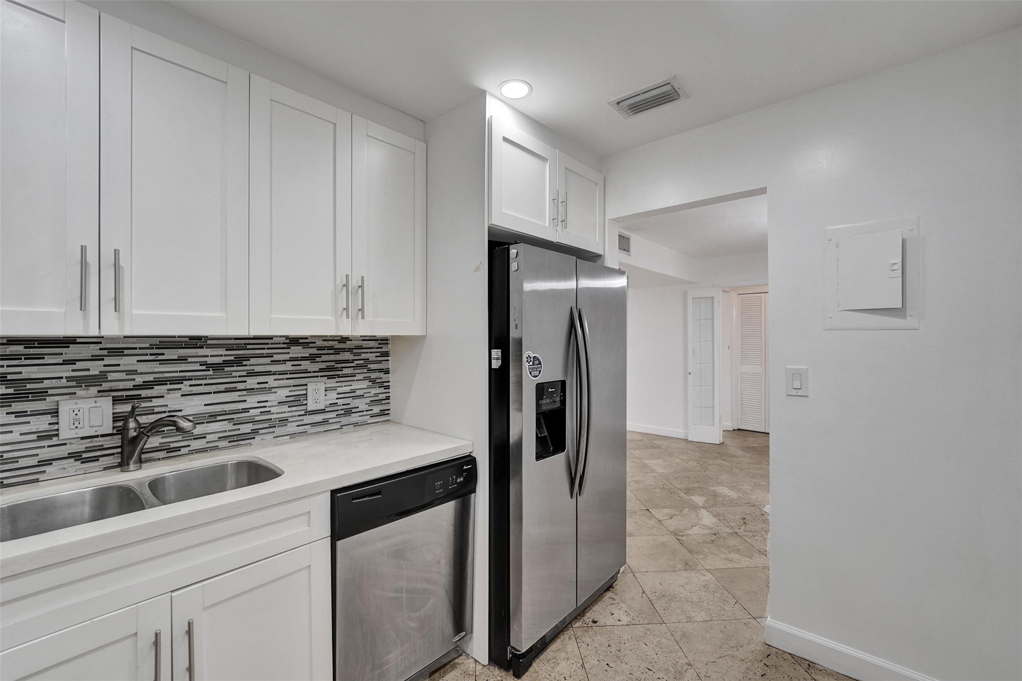 4000 N HILLS DR 38