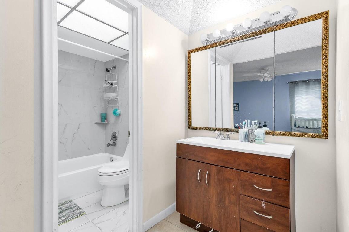 LAGO DEL REY CONDO - Residential Lease