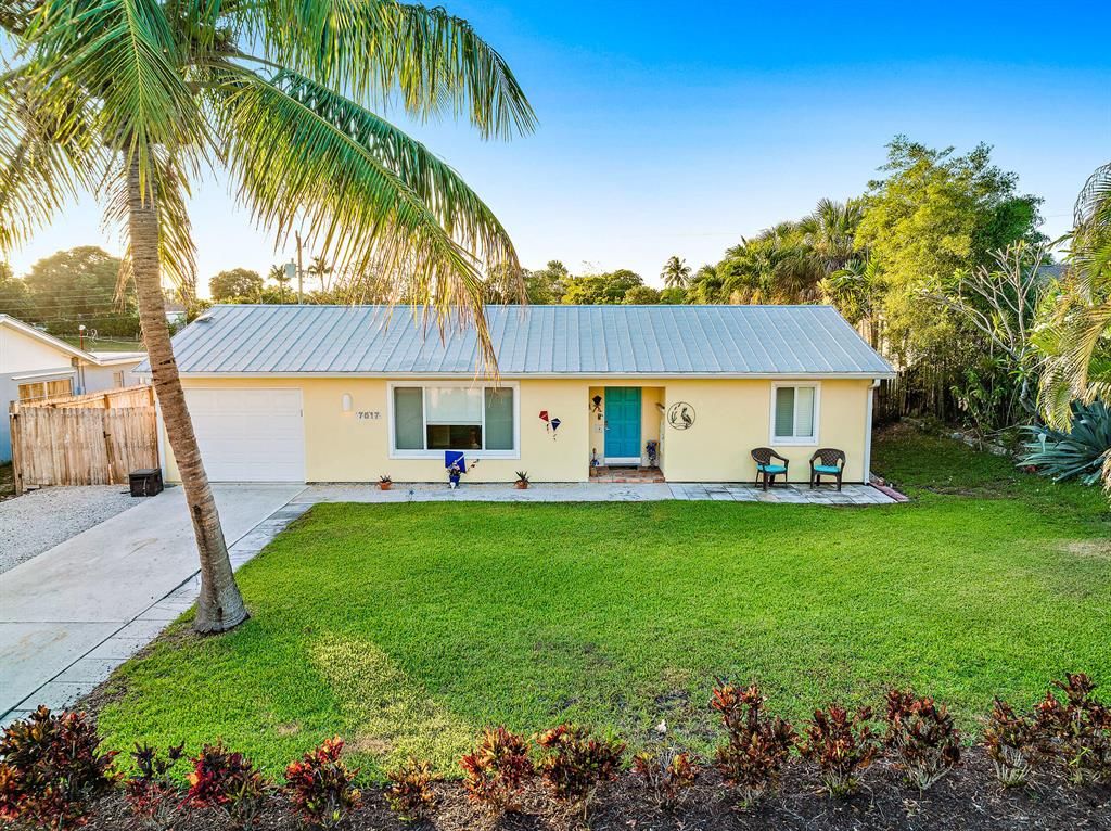 Photo of 7517 SE Pelican Way, Hobe Sound, FL 33455 (MLS # R10890609)