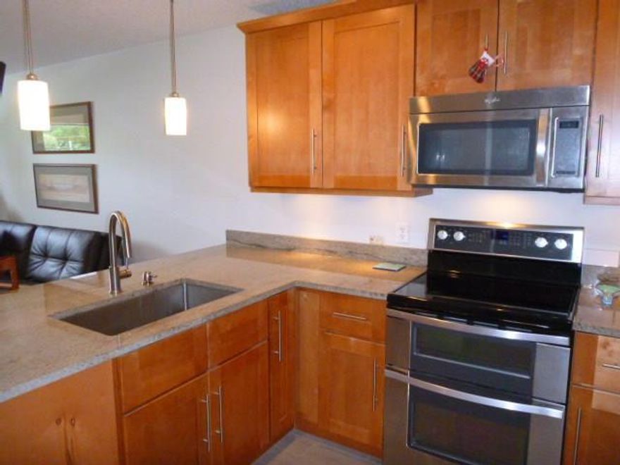 Spacious pro designed & and updated. 1br great for FAU(Go Owl's!)or Boca Raton Regional Hospital staff, student or intern. Close to FAU, BRRH, Wholefoods or just take the dog or bike the 6+ mile El Rio Trail. Pet Friendly well managed community in the heart of east Boca Raton. Great quiet neighbors, convenient to everything, nice pool, Great kitchen and bathroom, low monthly expenses, closets++.  Light & bright all windows face south and or west! Seller is a  real estate licensee