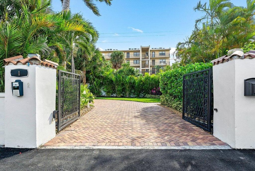 Photo of 1 S 18th Avenue S, Lake Worth Beach, FL 33460 (MLS # R11135079)