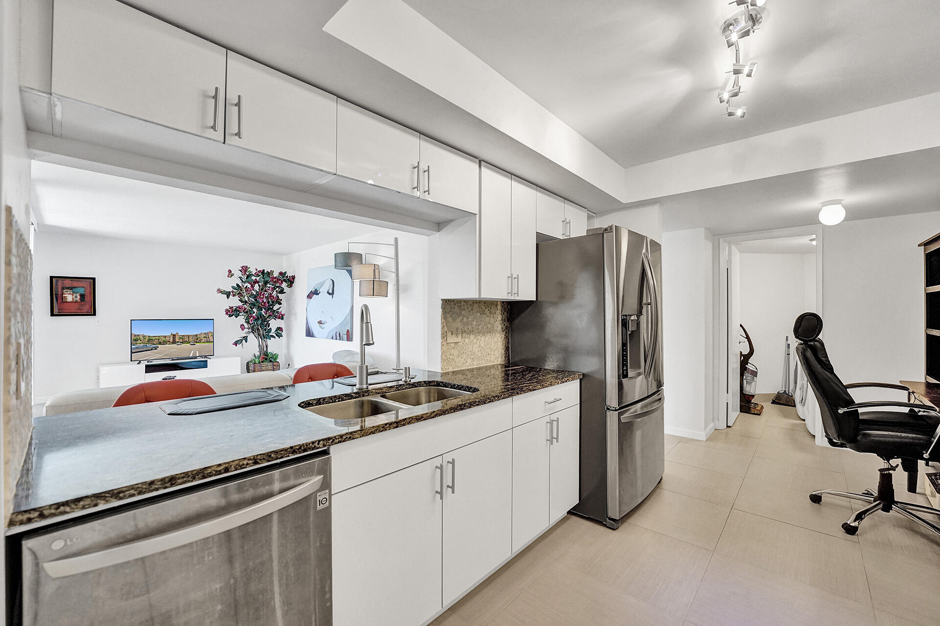 LAVERS DELRAY RACQUET CLUB CONDO - Residential Lease