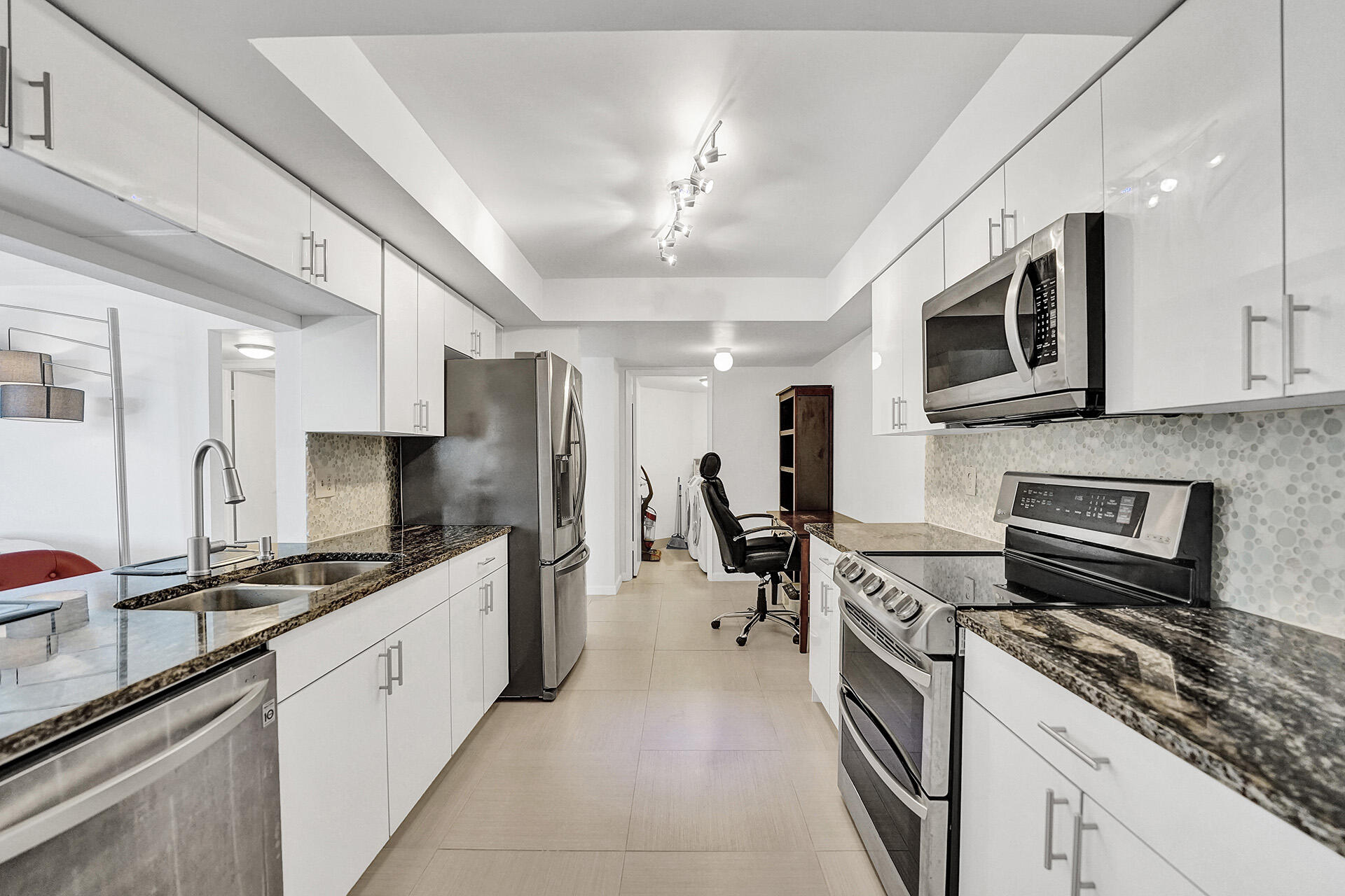 LAVERS DELRAY RACQUET CLUB CONDO - Residential Lease