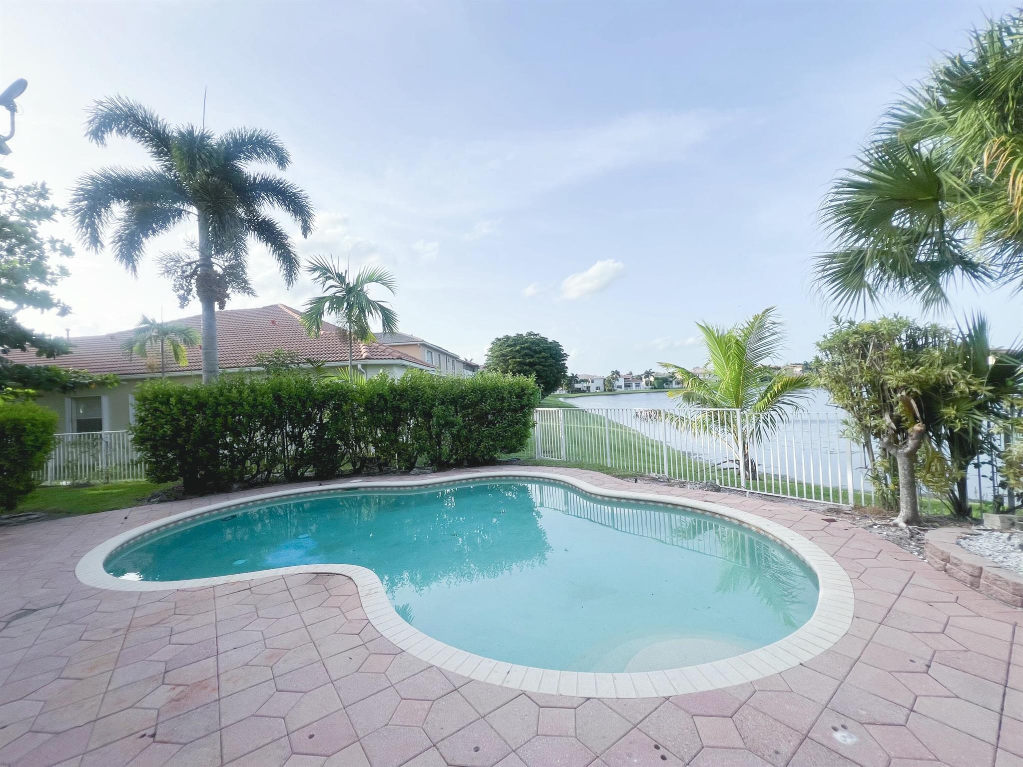 1324 Beacon Circle