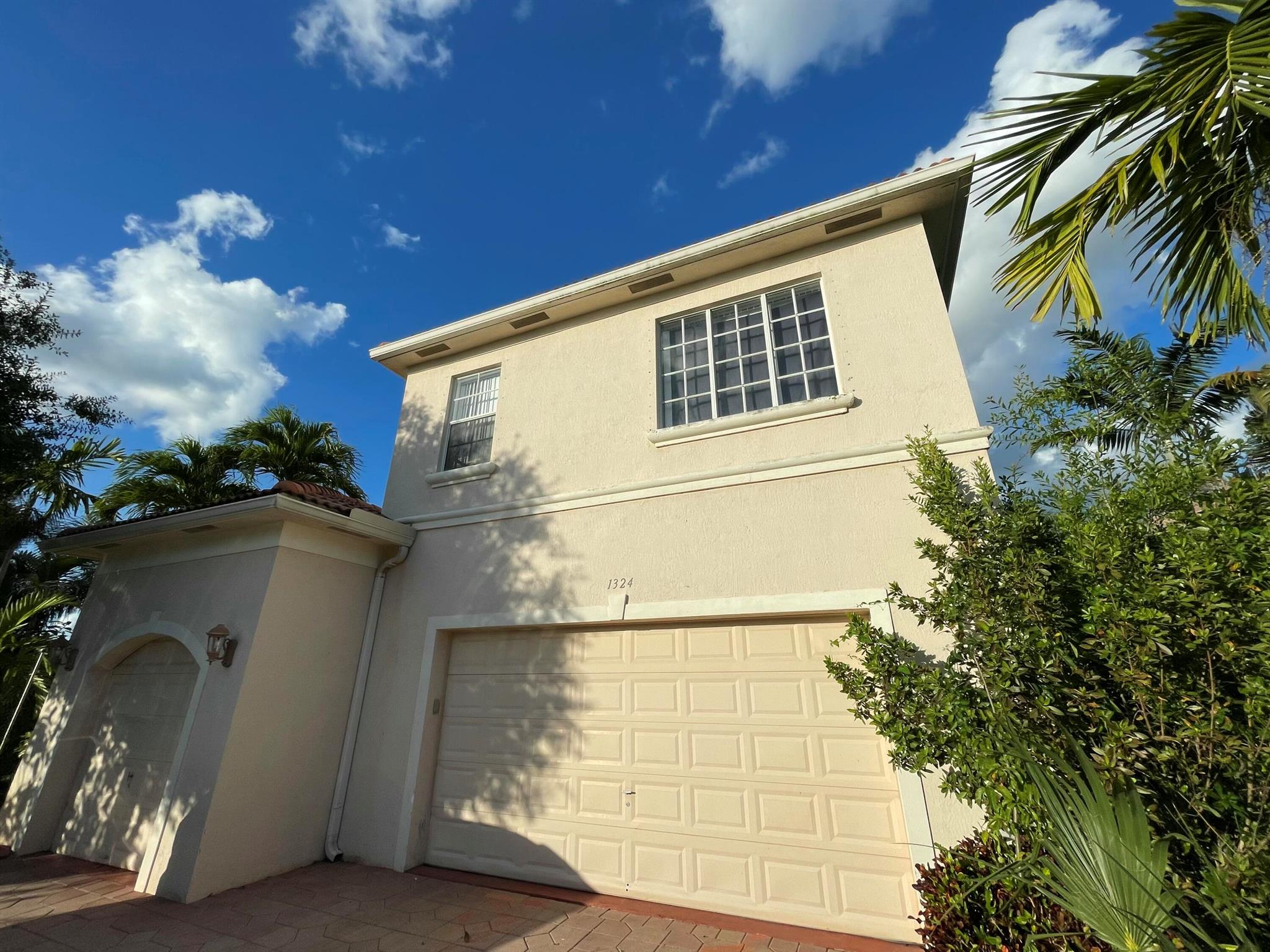 1324 Beacon Circle