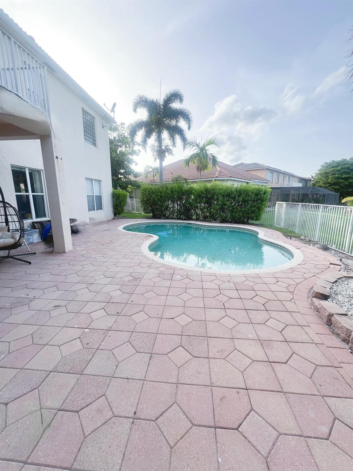 1324 Beacon Circle