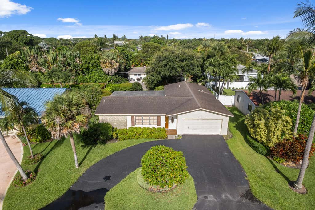 Photo of 2841 SW 5TH Street, Boynton Beach, FL 33435 (MLS # B26067587)