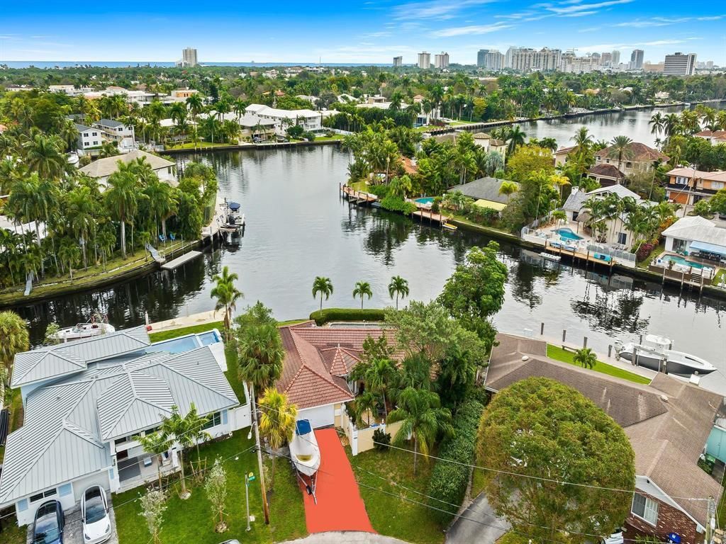 Photo of 2212 NE 17th Place, Fort Lauderdale, FL 33305 (MLS # B26013066)