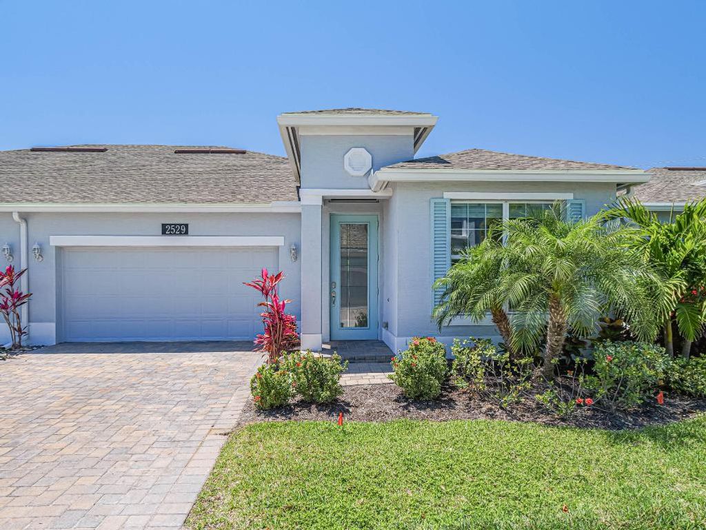 Photo of 2529 Bella Vista Circle, Vero Beach, FL 32966 (MLS # R10978545)