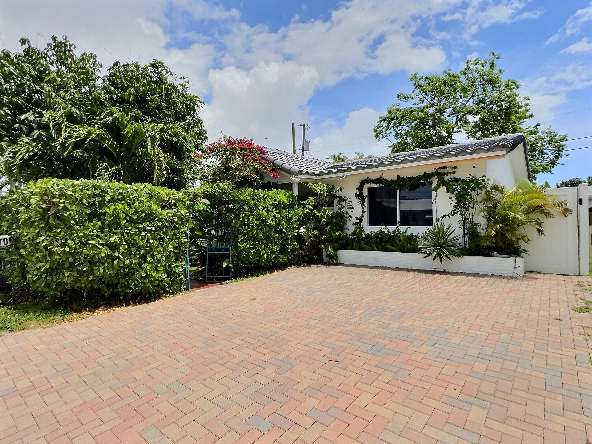TAMARAC LAKES - Residential