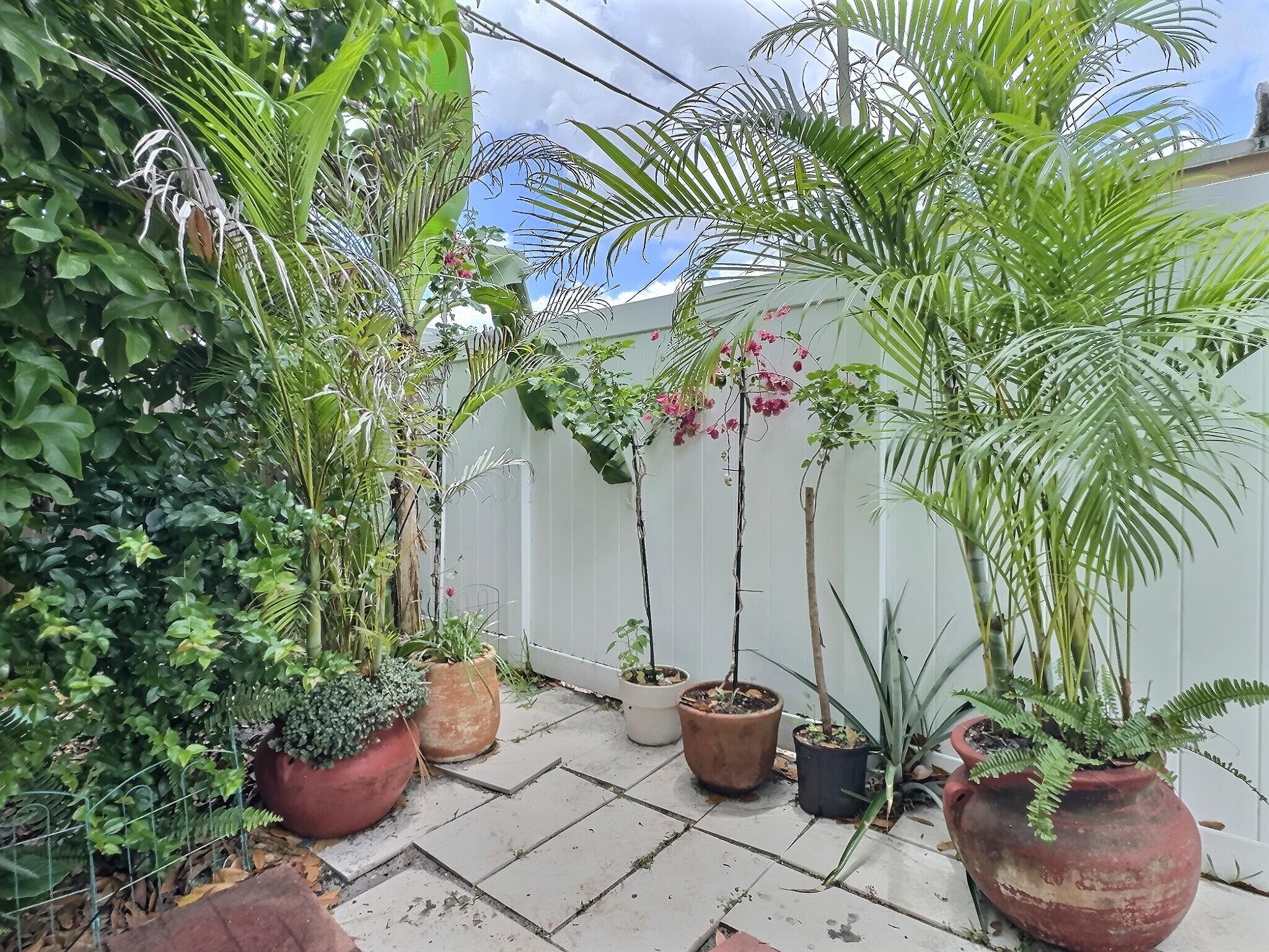 TAMARAC LAKES - Residential