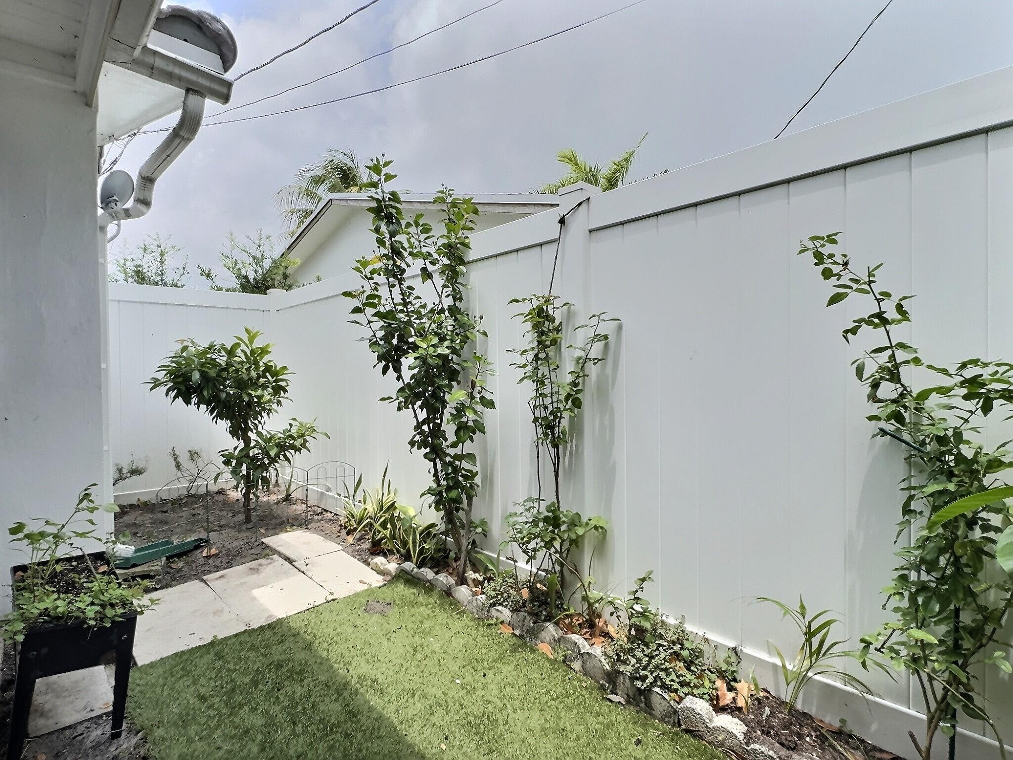 TAMARAC LAKES - Residential