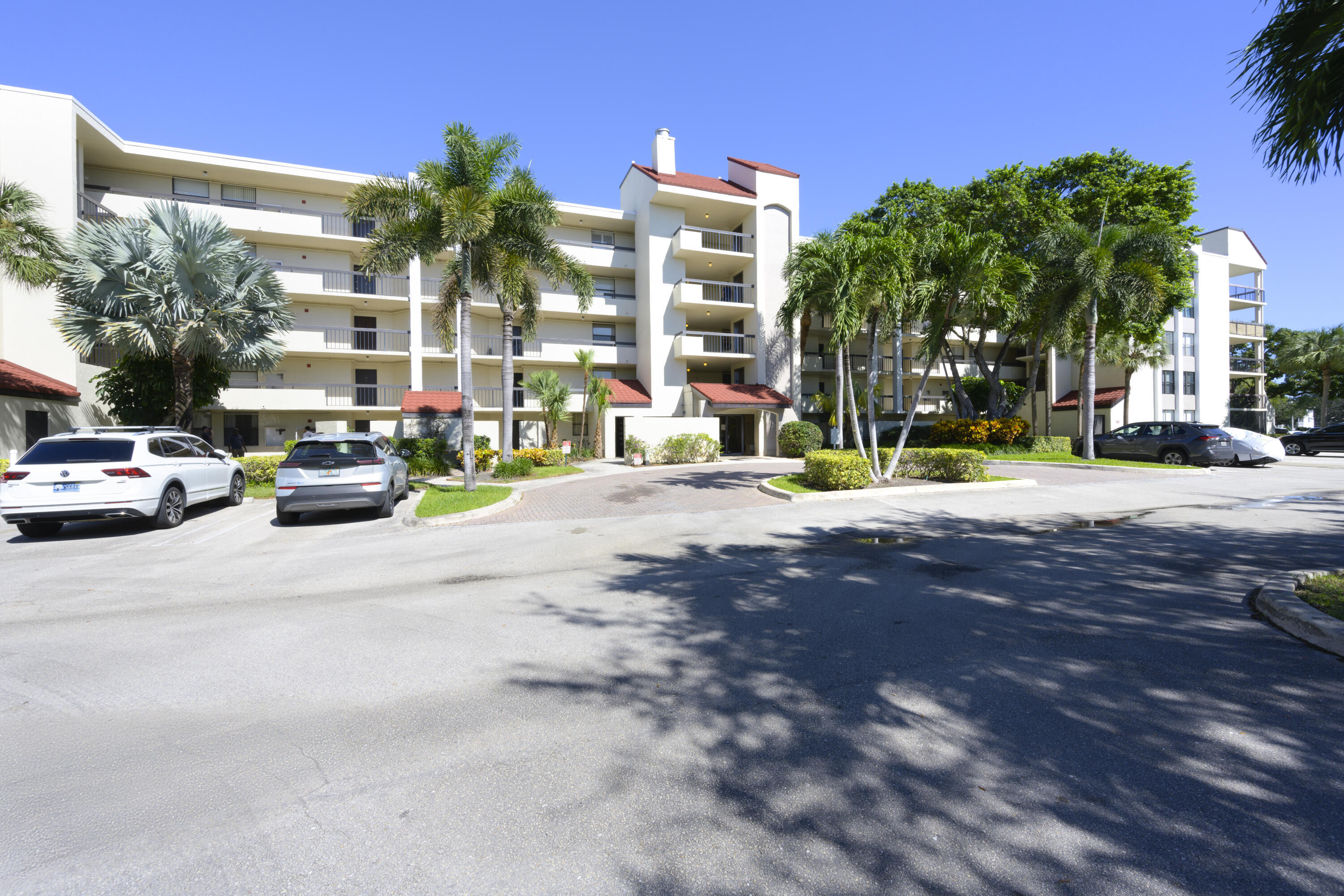LAVERS RESORT & RACQUET CLUB - Residential Lease