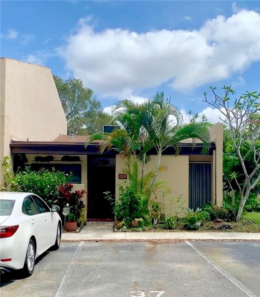 Come and fall in love with this cozy 2/2 corner unit situated in the very sought after Westview Condo, featuring tile floors through out, vaulted ceilings and an updated kitchen. Enjoy a lake view from your screened in patio. Two assigned parking spots and plenty of guest parking, community amenities include two pools, clubhouse, fitness center and tennis court.