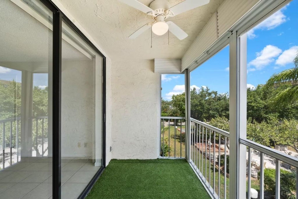 Photo of 367 S FEDERAL Highway #C321, Deerfield Beach, FL 33441 (MLS # B26087822)