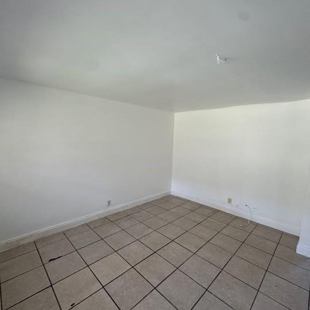 Photo of 5150 NE 6th Ave #116, Oakland Park, FL 33334 (MLS # F10538988)