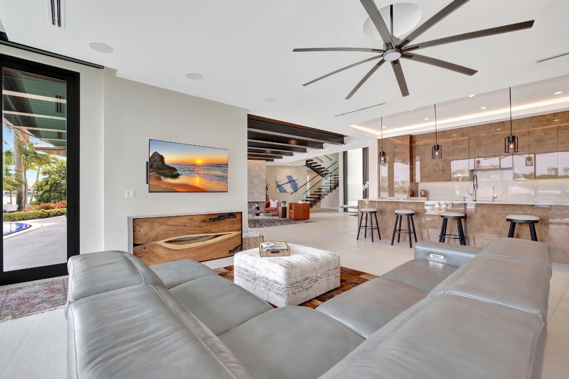 BEACH WAY HEIGHTS UNIT - Residential