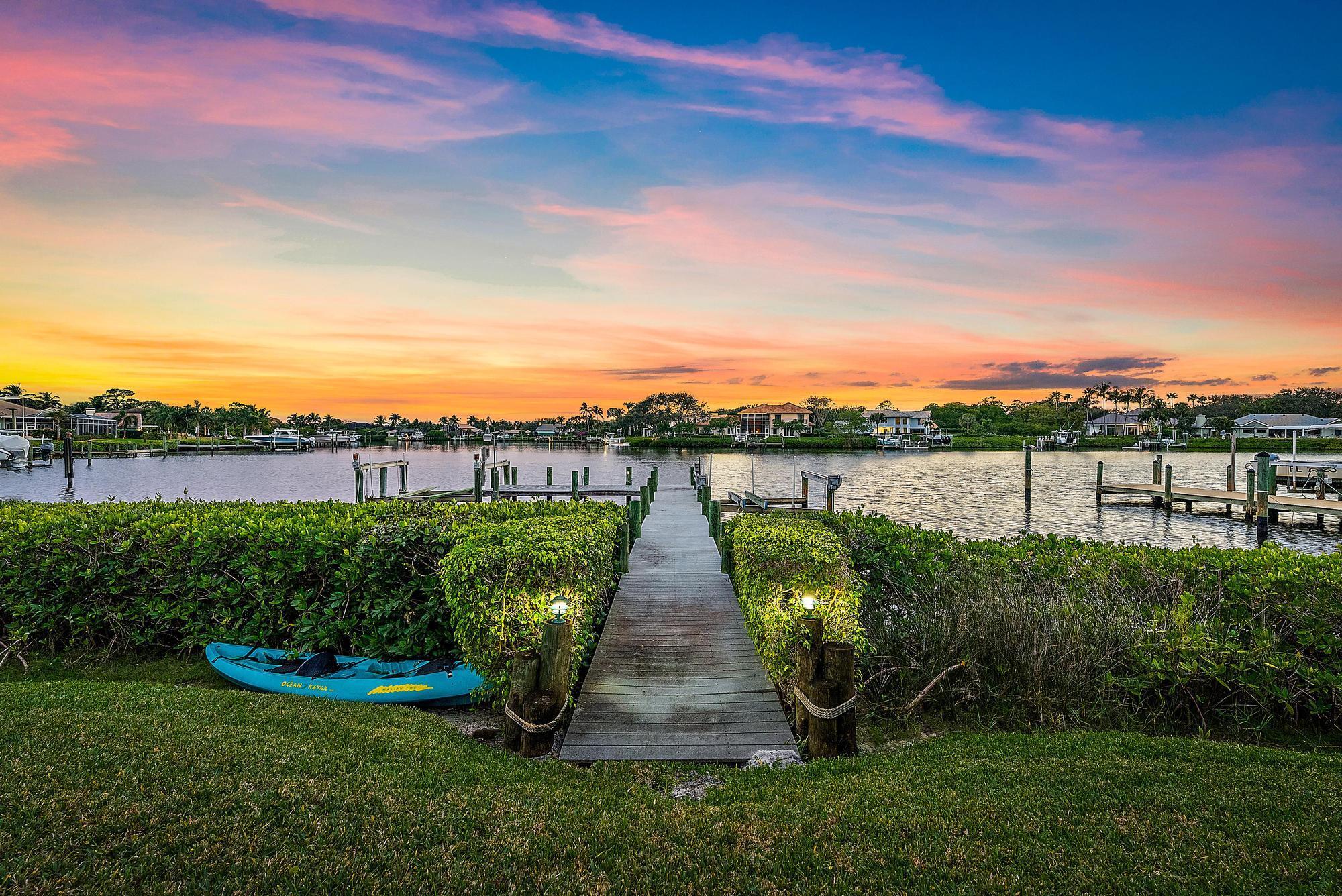 RIVER RIDGE (TEQUESTA) - Residential