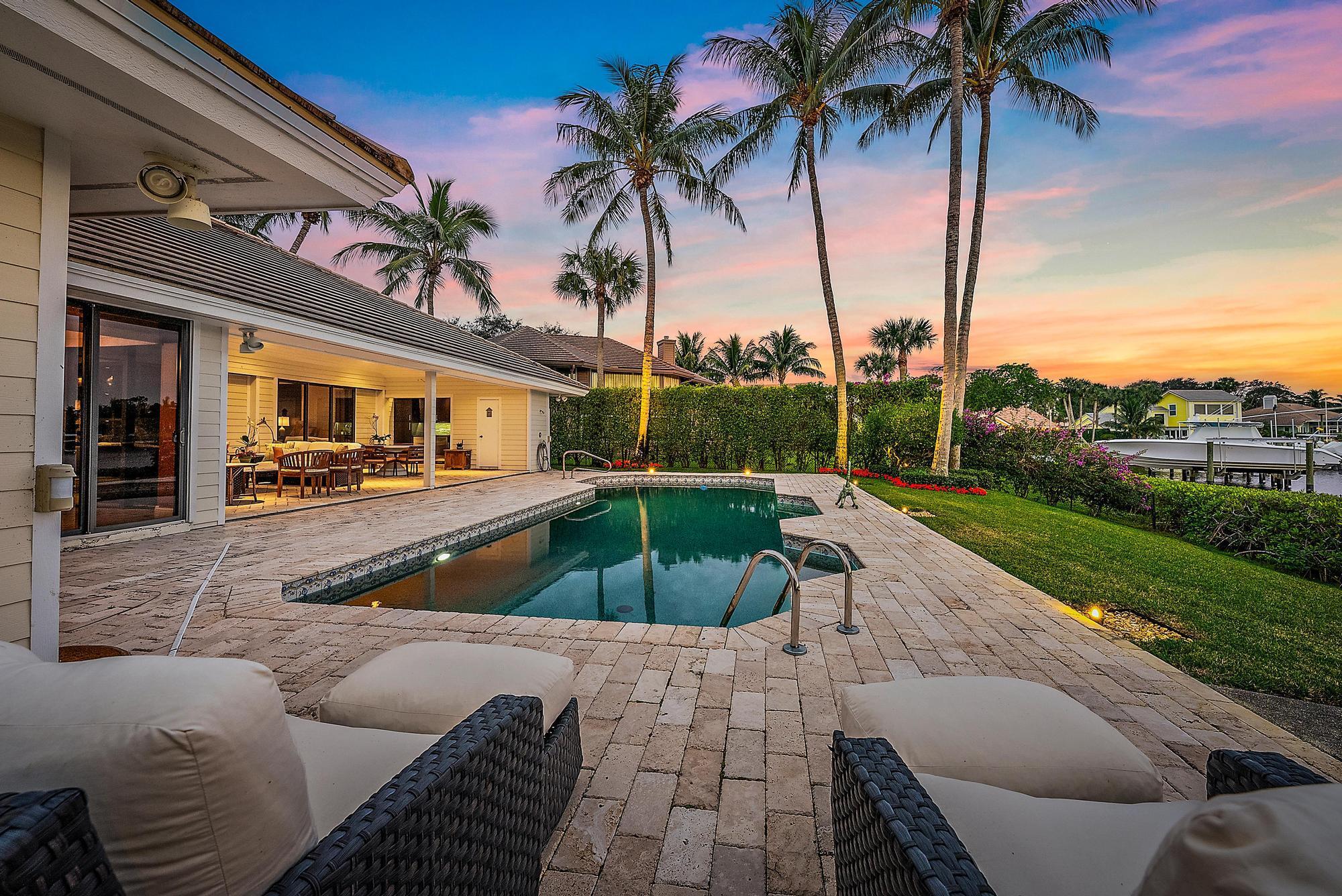 RIVER RIDGE (TEQUESTA) - Residential