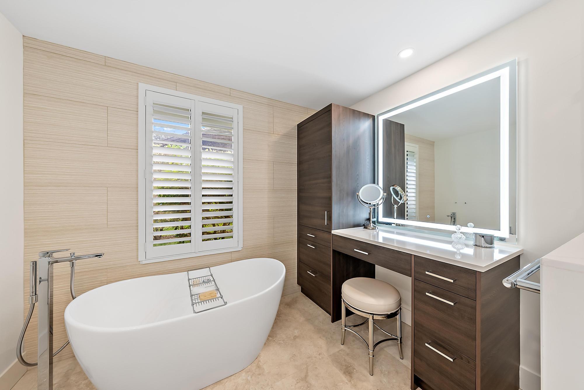 RIVER RIDGE (TEQUESTA) - Residential