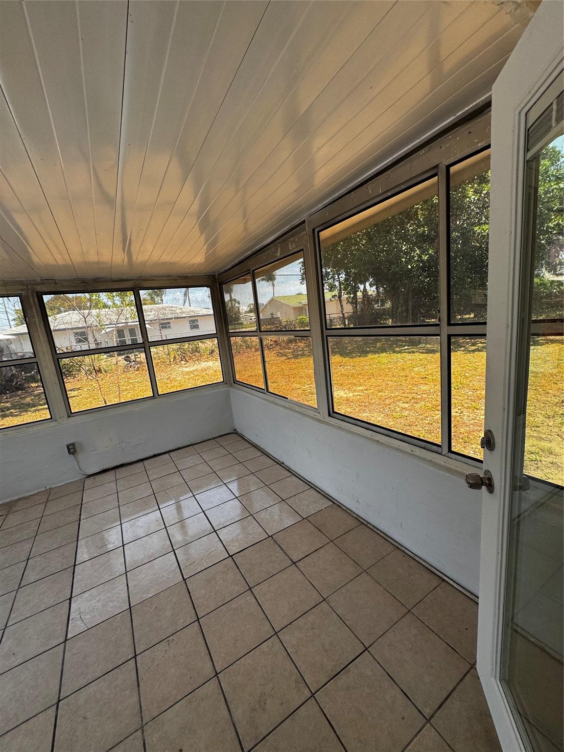 380 W 22nd Ct