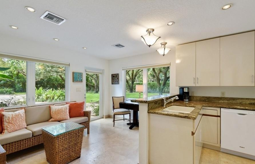 SHADY BANKS ON NEW RIVER - Residential