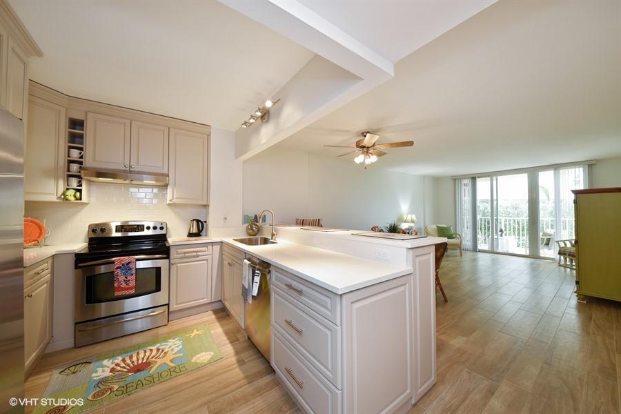 LE CHATEAU ROYAL CONDO - Residential