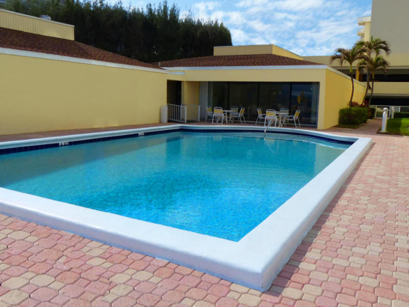 LE CHATEAU ROYAL CONDO - Residential