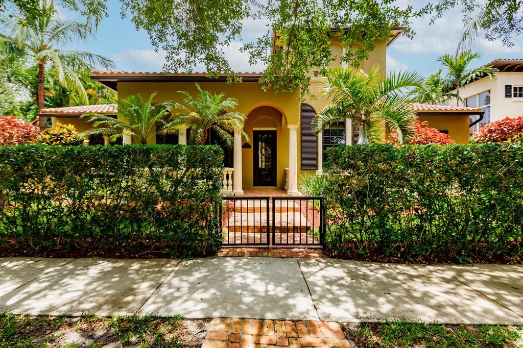 Photo of 147 Barcelona Drive Dr, Jupiter, FL 33458 (MLS # R10724000)