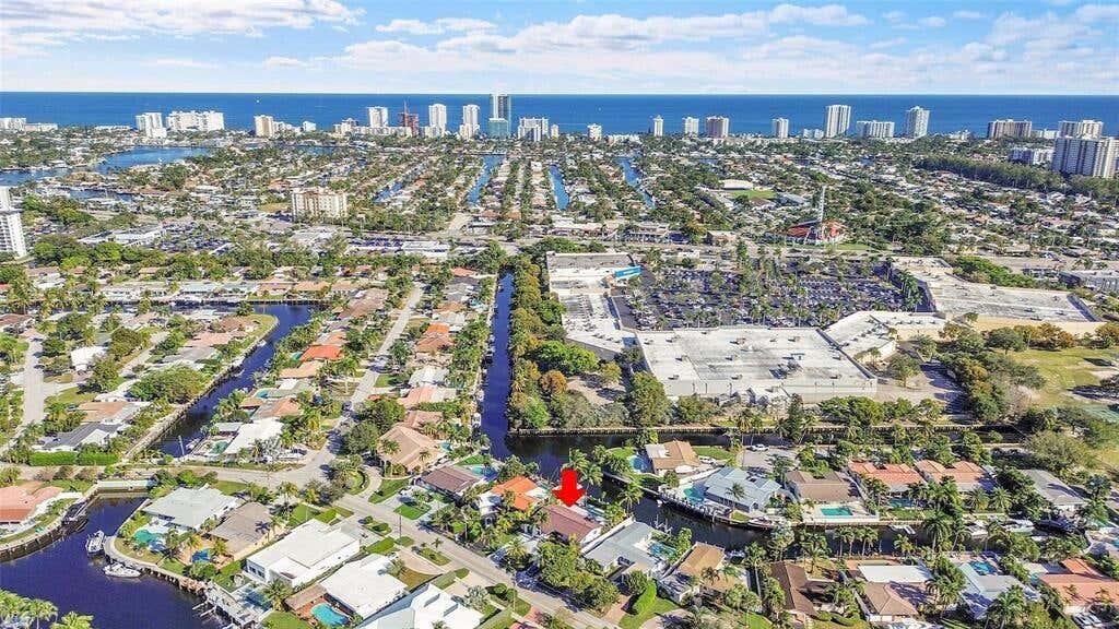 Photo of 1080 SE 9TH Avenue, Pompano Beach, FL 33060 (MLS # B26053690)