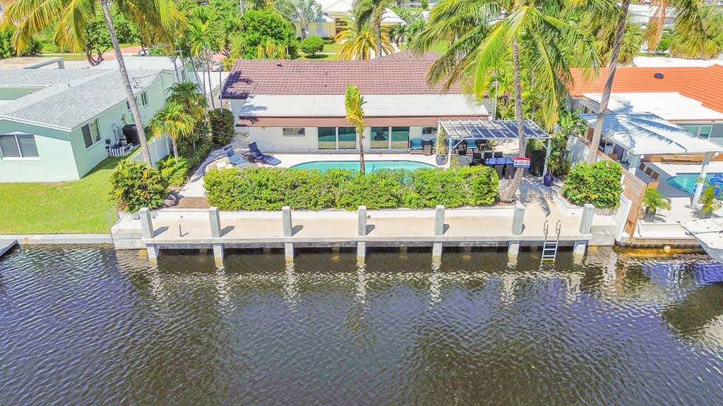 Photo of 1080 SE 9TH Avenue, Pompano Beach, FL 33060 (MLS # B26053690)