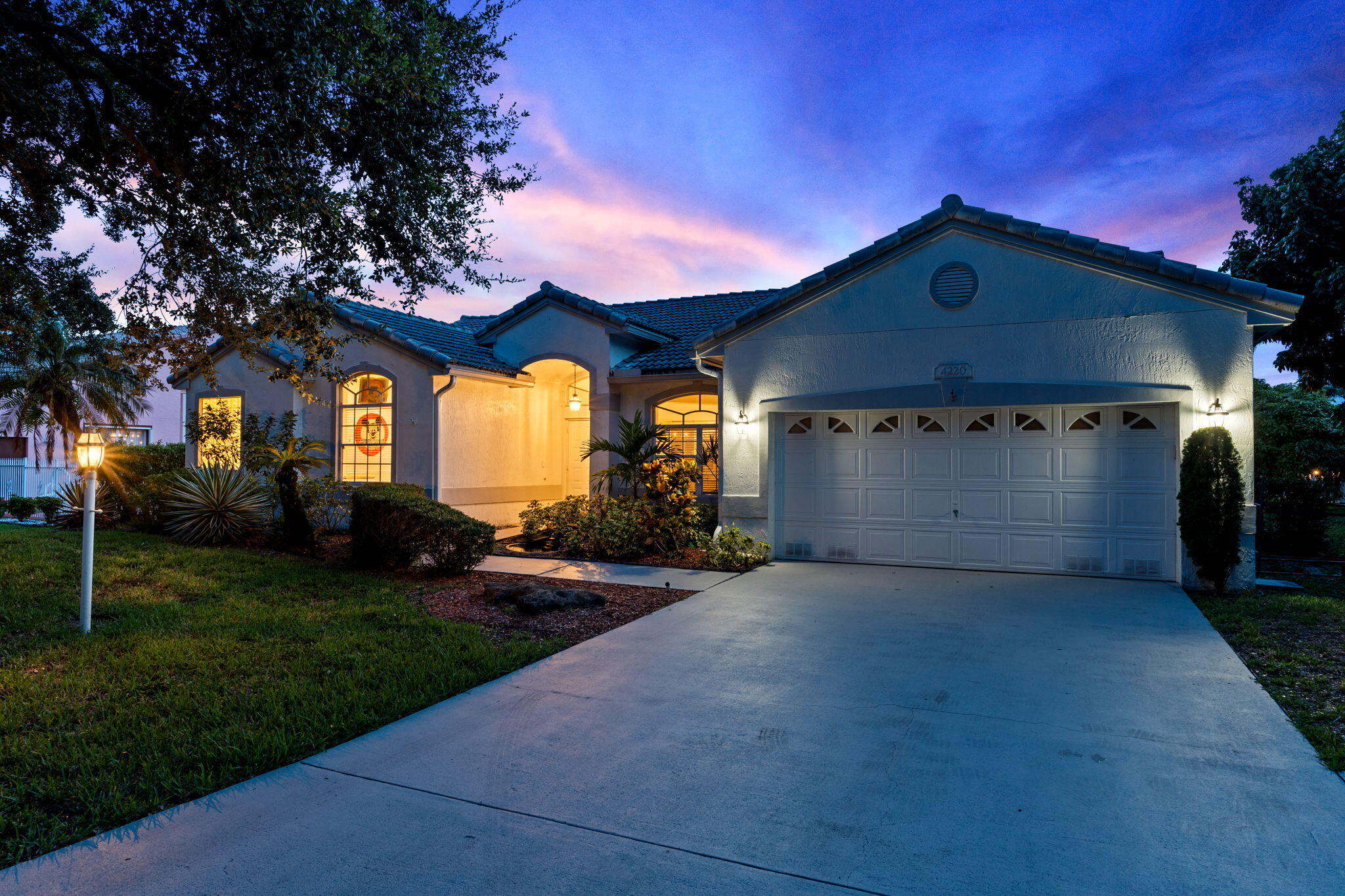 4220 NW 90TH Terrace