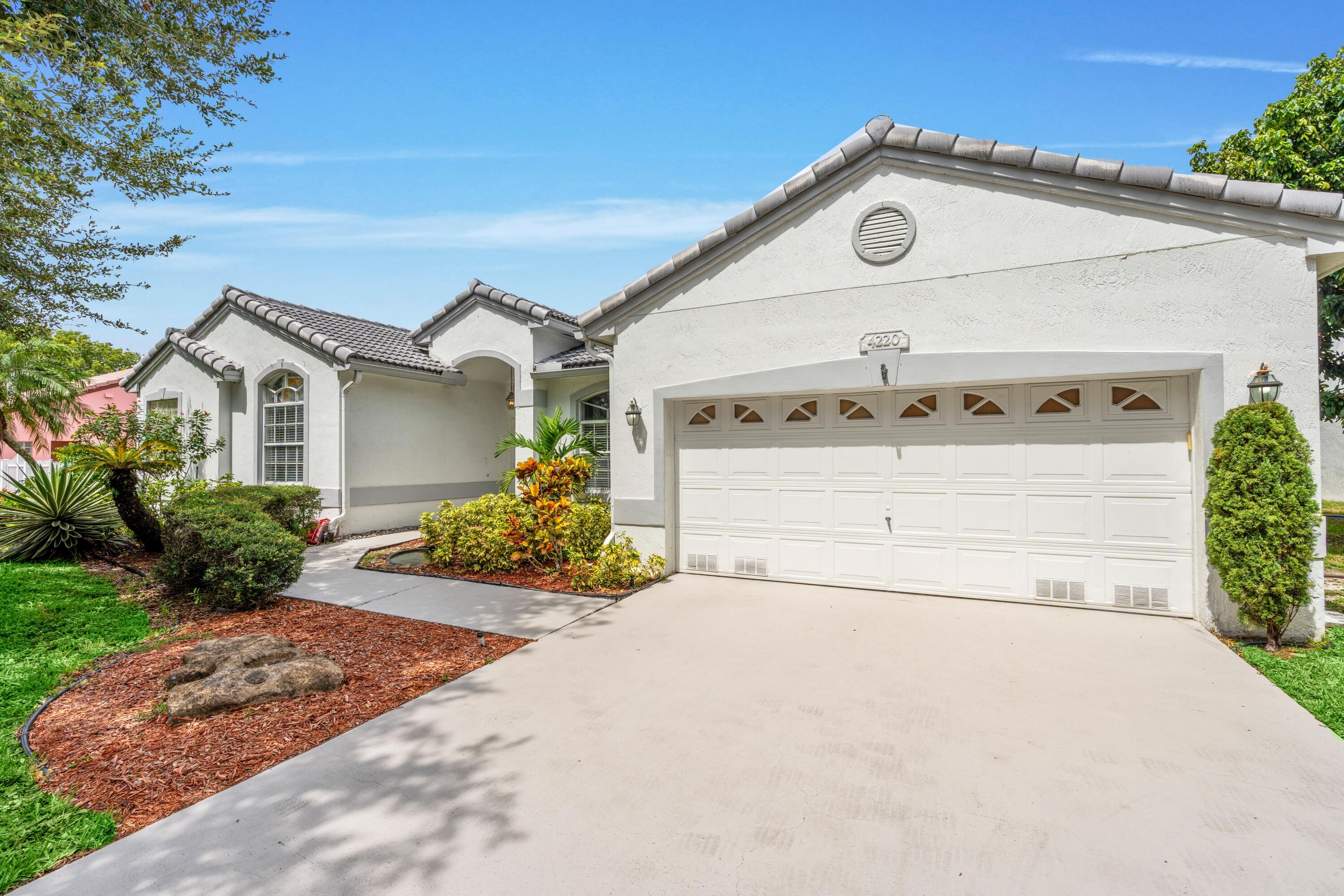 4220 NW 90TH Terrace