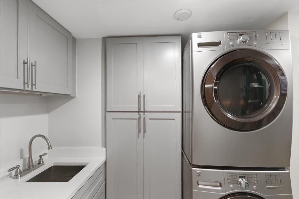 OLD PORT COVE LAKE POINT TOWER CONDO - Residential