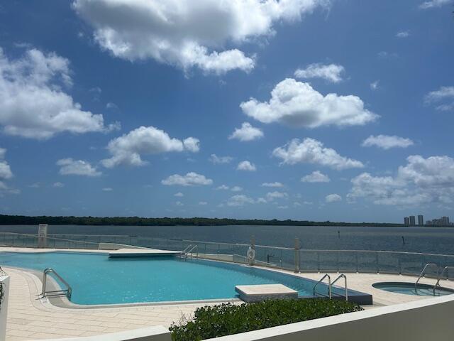 OLD PORT COVE LAKE POINT TOWER CONDO - Residential