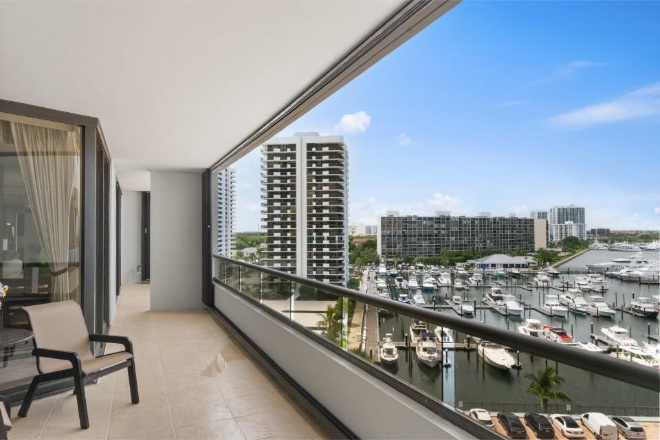 OLD PORT COVE LAKE POINT TOWER CONDO - Residential