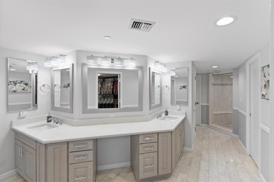 OLD PORT COVE LAKE POINT TOWER CONDO - Residential