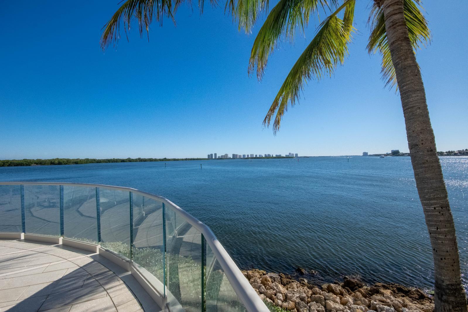 OLD PORT COVE LAKE POINT TOWER CONDO - Residential