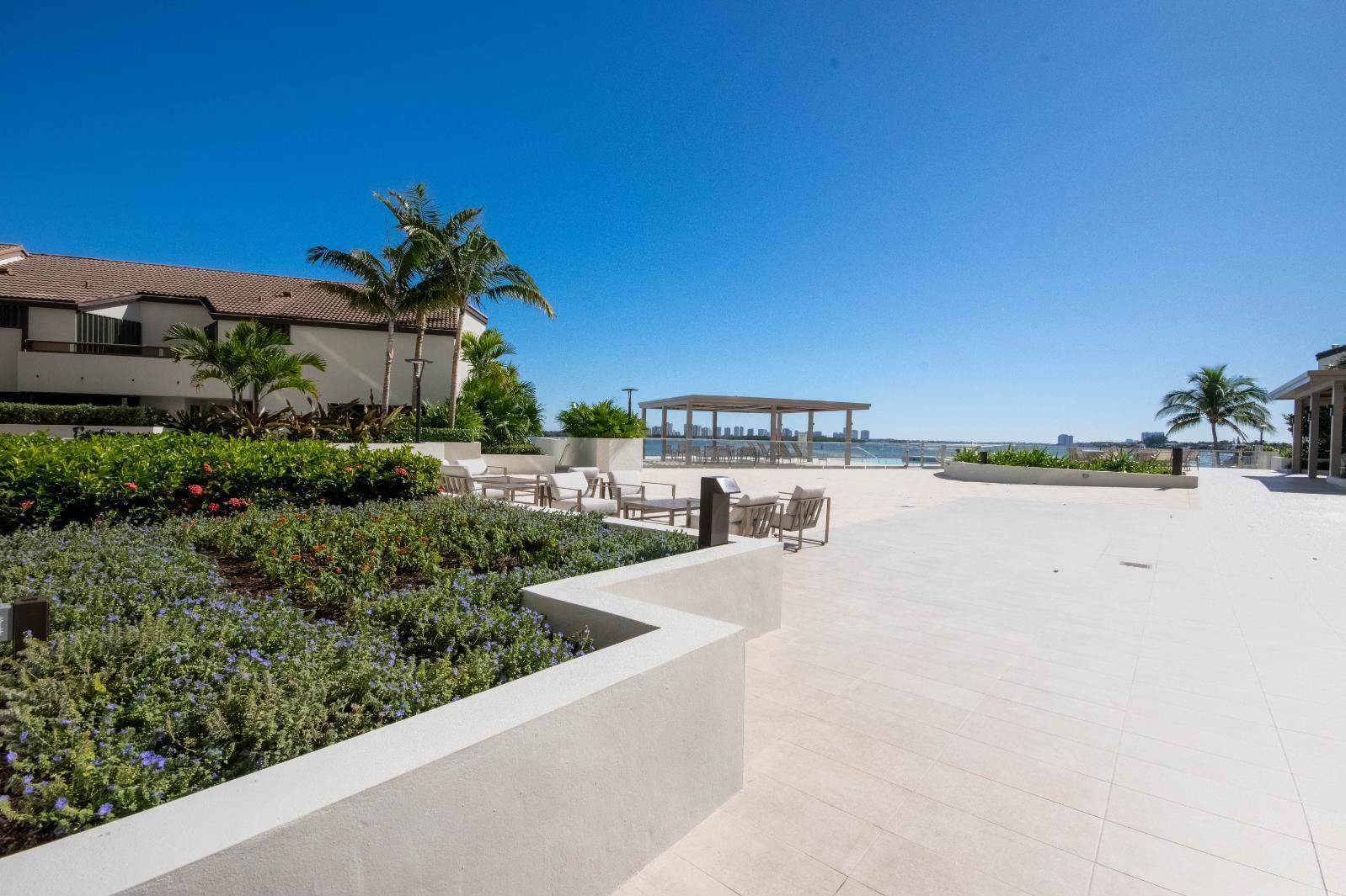 OLD PORT COVE LAKE POINT TOWER CONDO - Residential