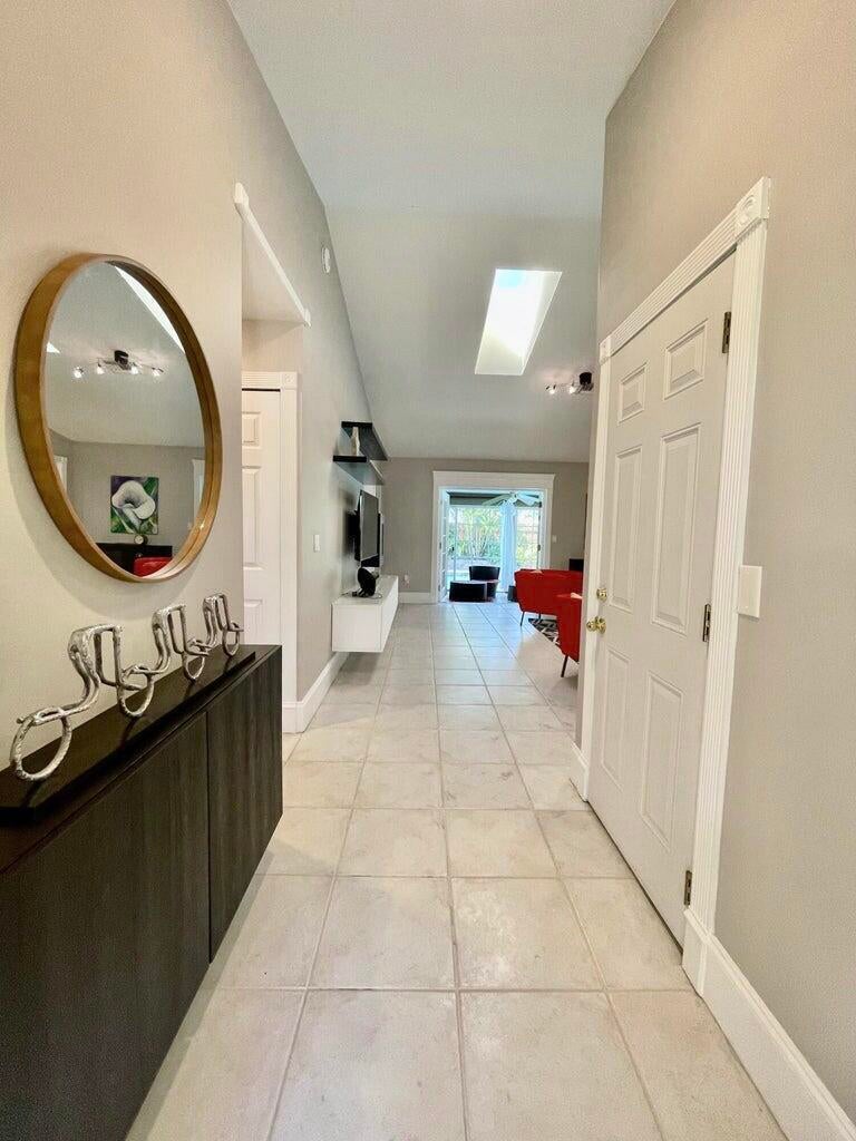 1259 DENLOW Lane
