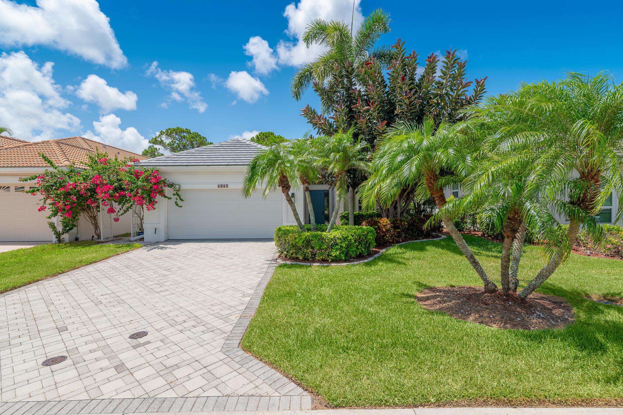 Ballantrae-HIGHLAND GLEN - Residential