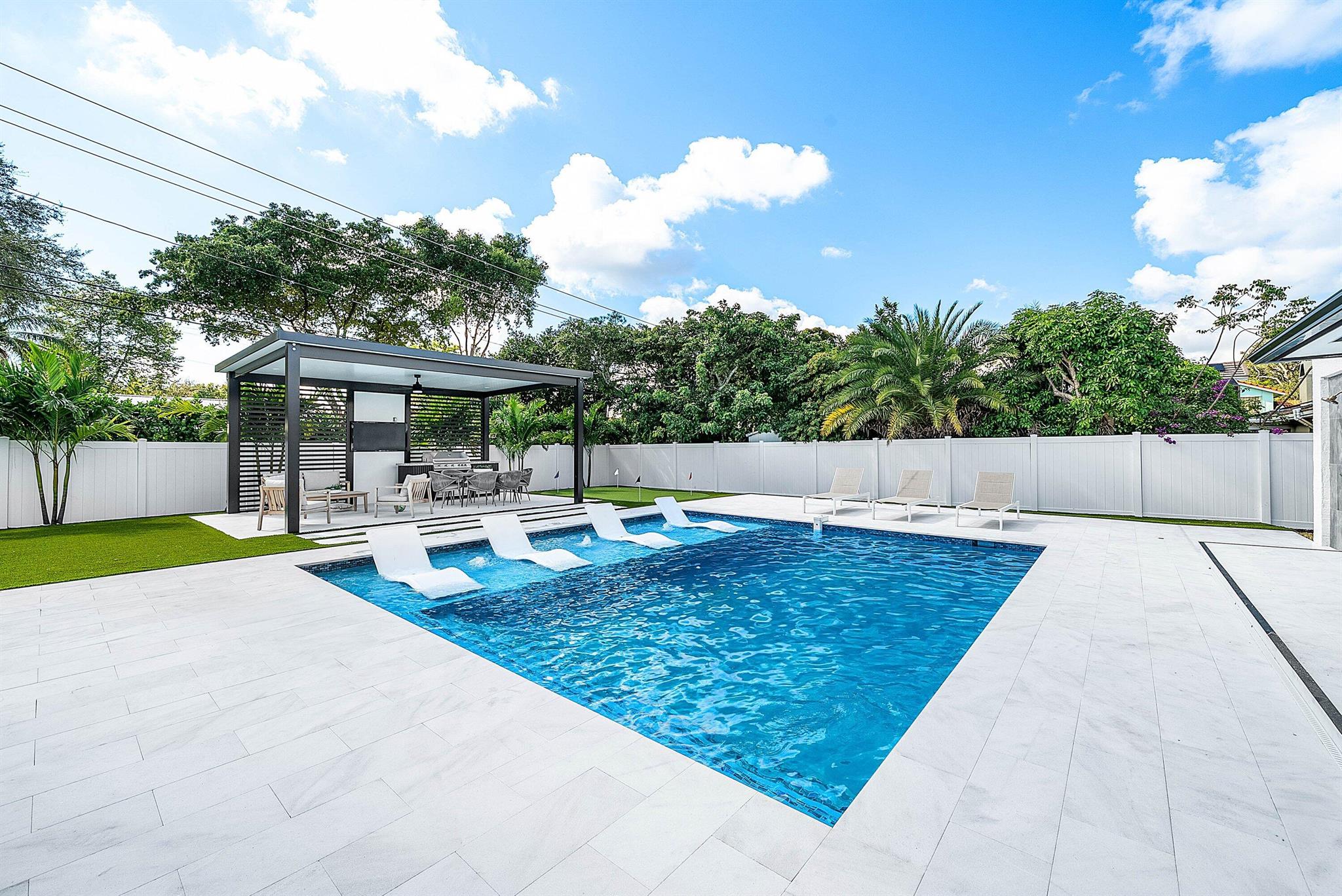 PALM BEACH FARMS CO 10 - Residential